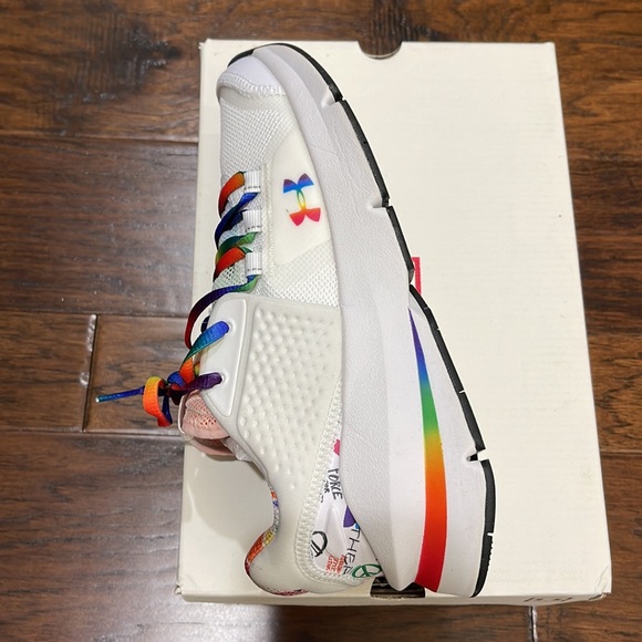 UNDERARMOUR FORGE RC PRIDE NWT SIZE 5 MEN, 6.5 WOMEN - Picture 5 of 7
